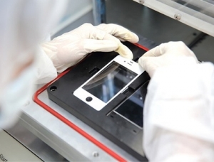 Ép kính iphone mất bao lâu